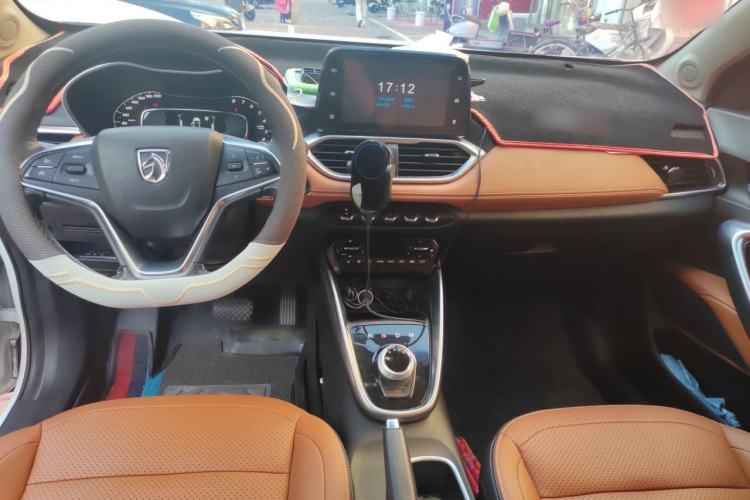Used Baojun 510 2017 1.5L Automatic Luxury Model Center Console