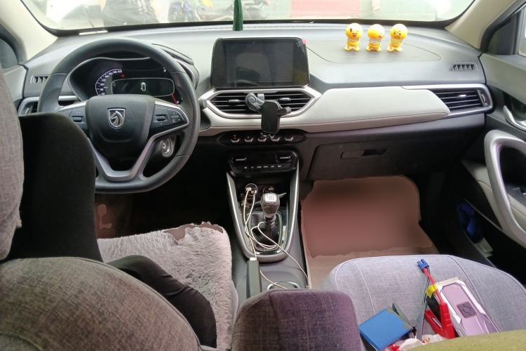 Used Baojun 510 2017 1.5L manual Comfort trim Center Console