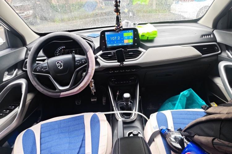 Used Baojun 510 2017 1.5L Manual Fashion Model Center Console