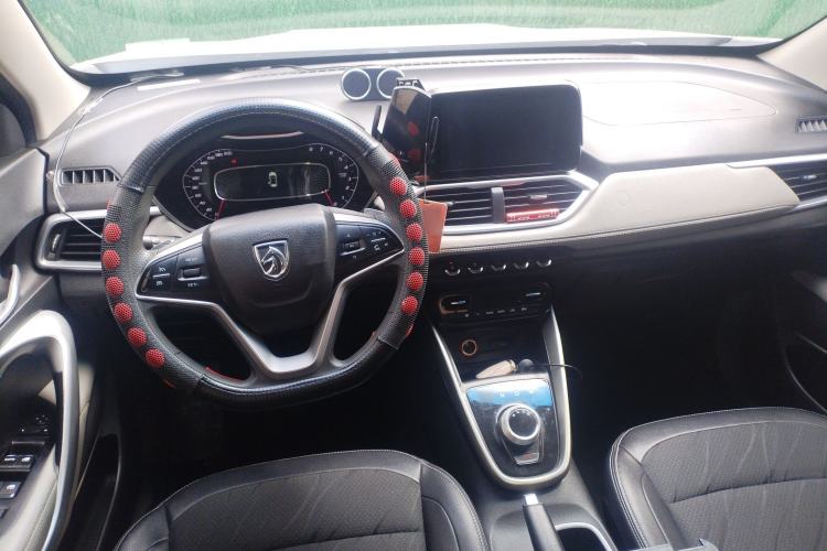 Used Baojun 510 2017 1.5L Automatic Fashion Model Center Console