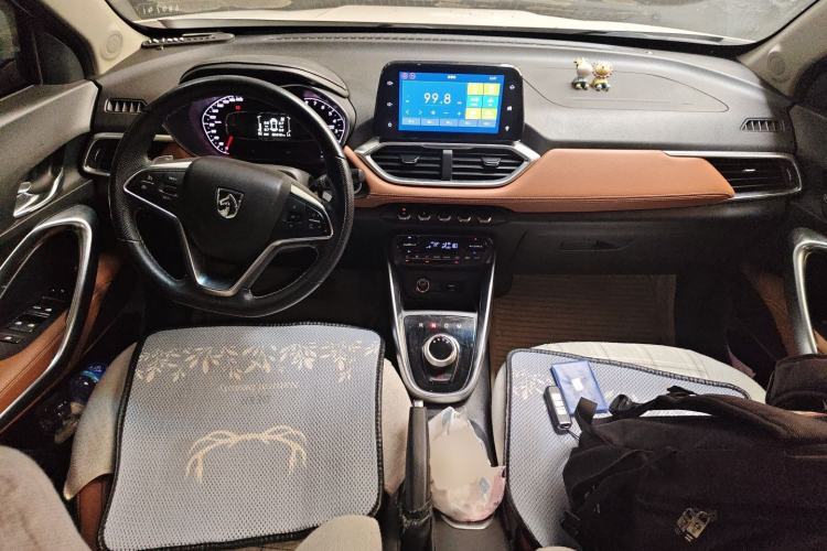 Used Baojun 510 2017 1.5L Automatic Luxury Model Center Console