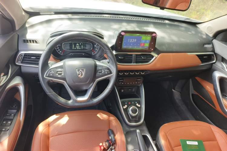 Used Baojun 510 2017 1.5L Automatic Luxury Model Center Console
