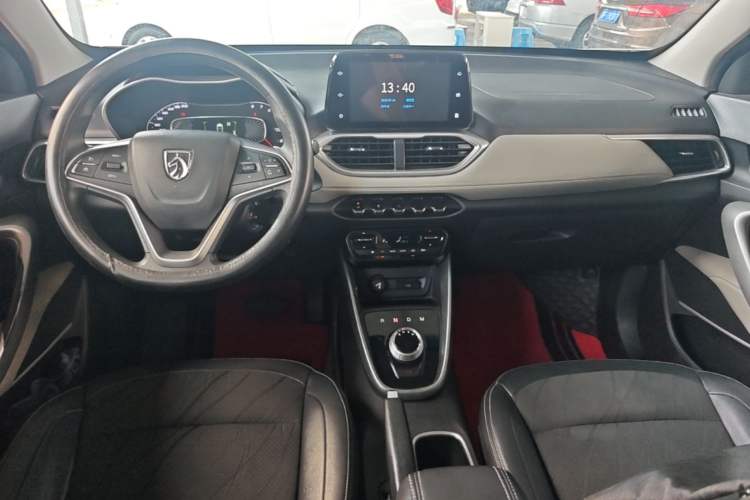 Used Baojun 510 2017 1.5L Automatic Fashion Model Center Console