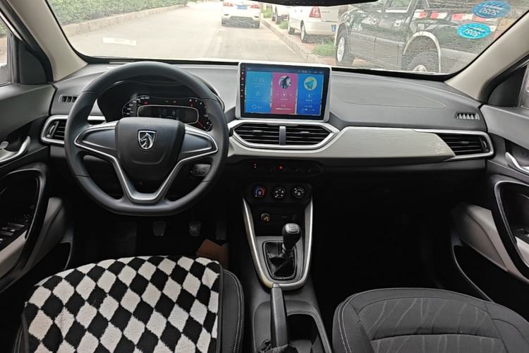 Used Baojun 510 2017 1.5L manual Comfort trim Center Console