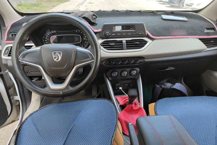 Used Baojun 510 2017 1.5L manual Comfort trim Center Console