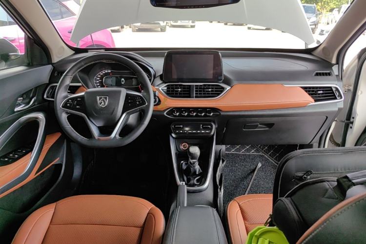 Used Baojun 510 2017 1.5L Manual Luxury Model Center Console