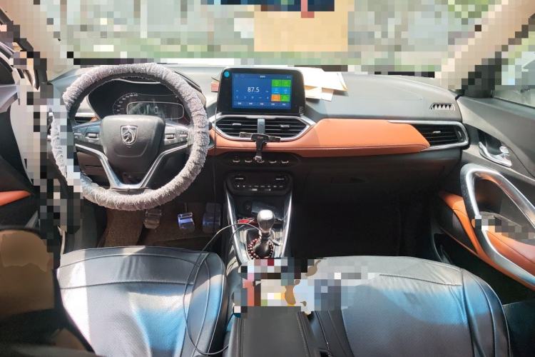 Used Baojun 510 2017 1.5L Manual Luxury Model Center Console