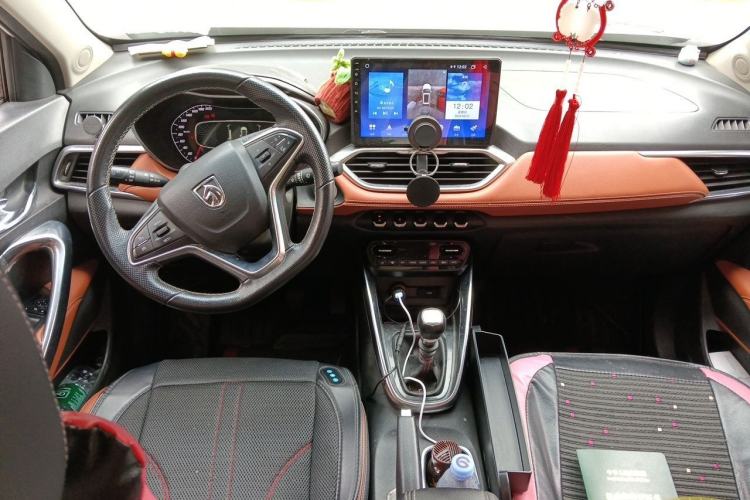 Used Baojun 510 2017 1.5L Manual Luxury Model Center Console