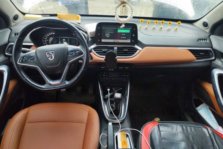 Used Baojun 510 2017 1.5L Manual Luxury Model Center Console