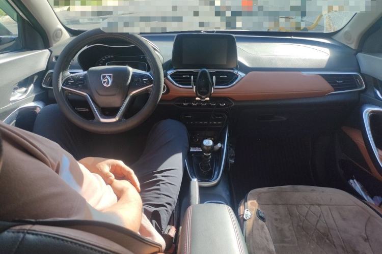 Used Baojun 510 2017 1.5L Manual Luxury Model Center Console