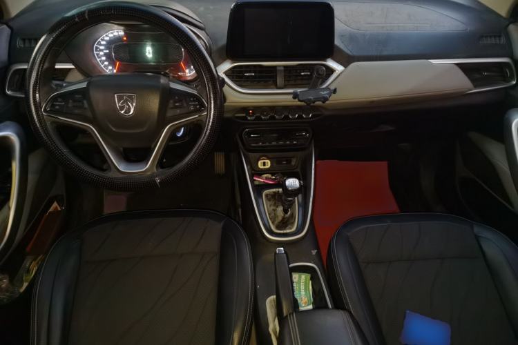 Used Baojun 510 2017 1.5L manual Comfort trim Center Console
