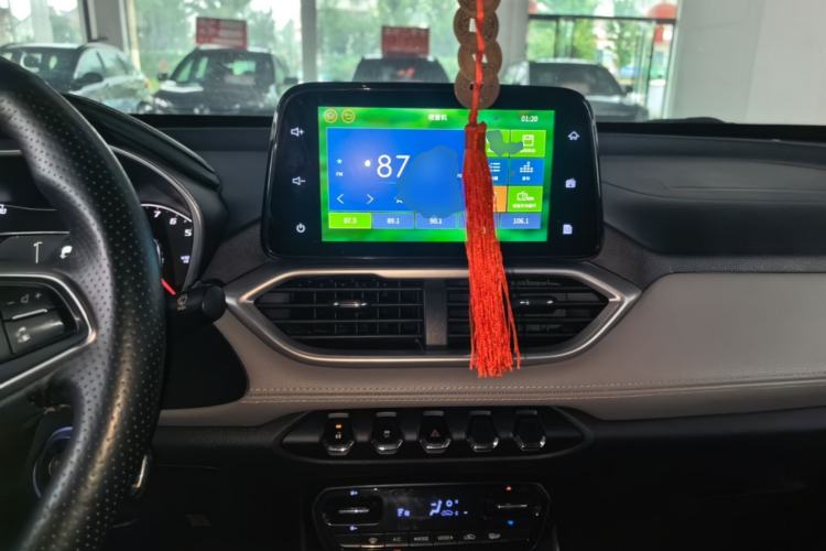 Used Baojun 510 2017 1.5L Automatic Fashion Model Center Console
