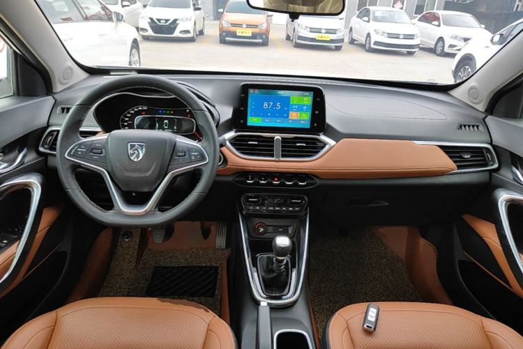 Used Baojun 510 2017 1.5L Manual Luxury Model Center Console