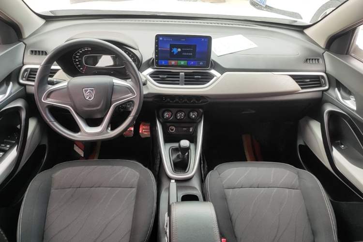 Used Baojun 510 2017 1.5L manual Comfort trim Center Console