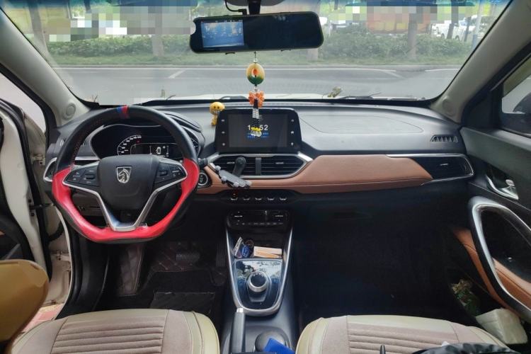 Used Baojun 510 2017 1.5L Automatic Luxury Model Center Console