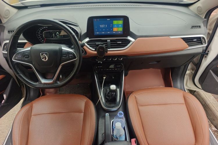 Used Baojun 510 2017 1.5L Manual Luxury Model Center Console