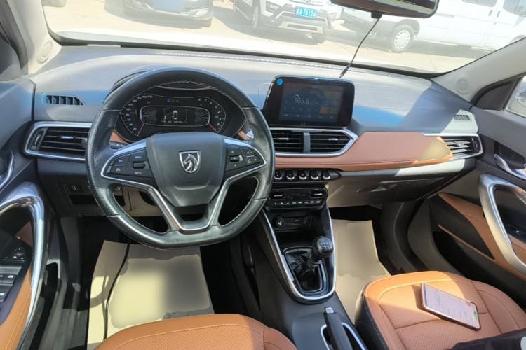 Used Baojun 510 2017 1.5L Manual Luxury Model Center Console