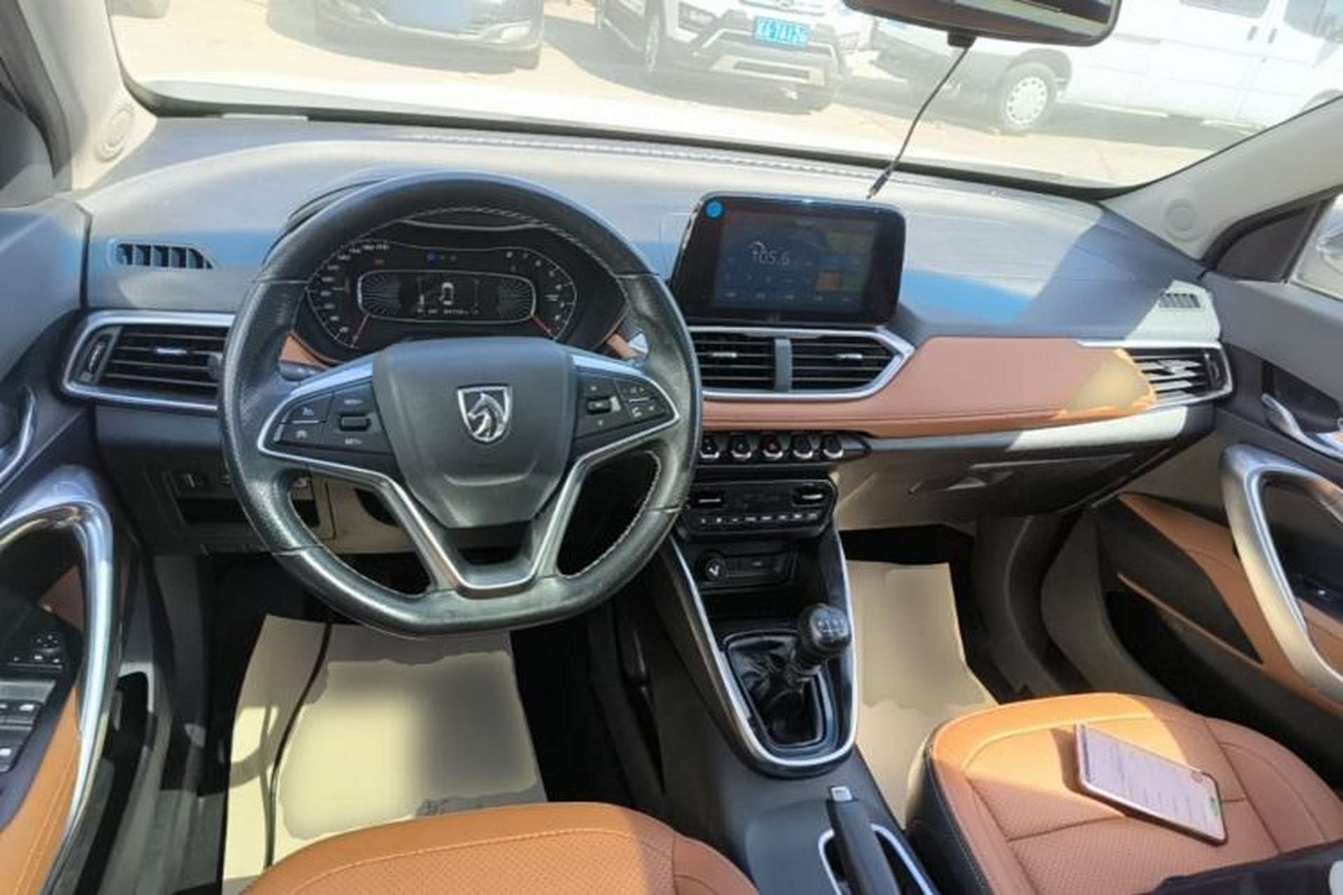Used Baojun 510 2017 1.5L Manual Luxury Model Center Console
