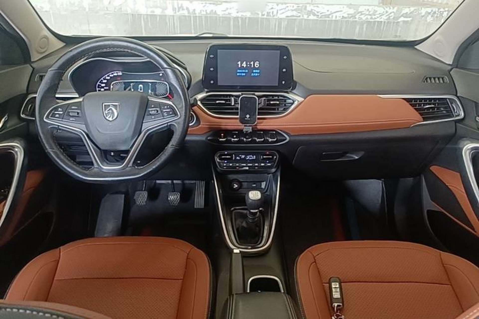 Used Baojun 510 2017 1.5L Manual Luxury Model Center Console