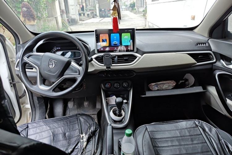 Used Baojun 510 2017 1.5L manual Comfort trim Center Console