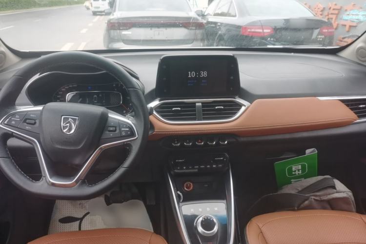 Used Baojun 510 2017 1.5L Automatic Luxury Model Center Console