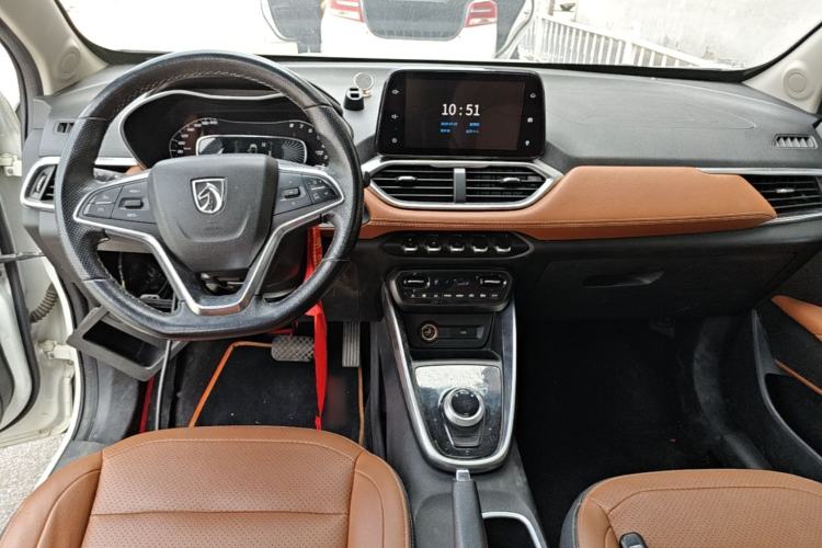 Used Baojun 510 2017 1.5L Automatic Luxury Model Center Console