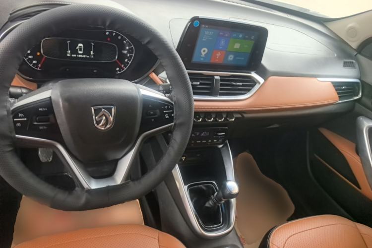 Used Baojun 510 2017 1.5L Manual Luxury Model Center Console