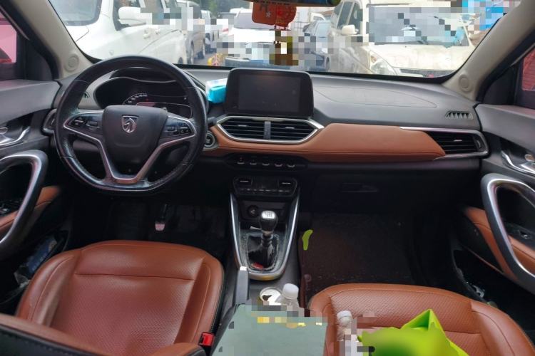 Used Baojun 510 2017 1.5L Manual Luxury Model Center Console