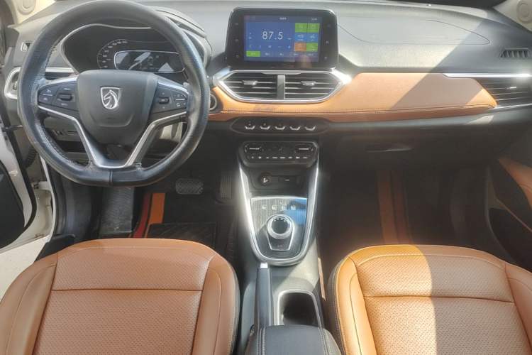 Used Baojun 510 2017 1.5L Automatic Luxury Model Center Console