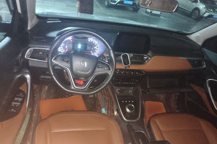 Used Baojun 510 2017 1.5L Automatic Luxury Model Center Console