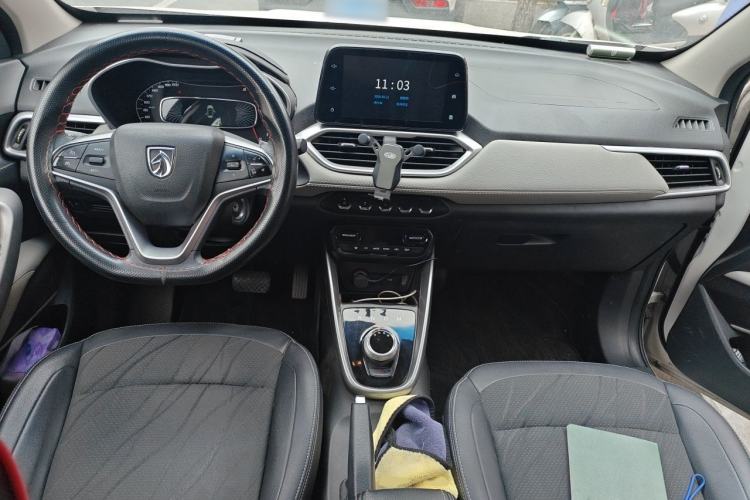 Used Baojun 510 2017 1.5L Automatic Fashion Model Center Console