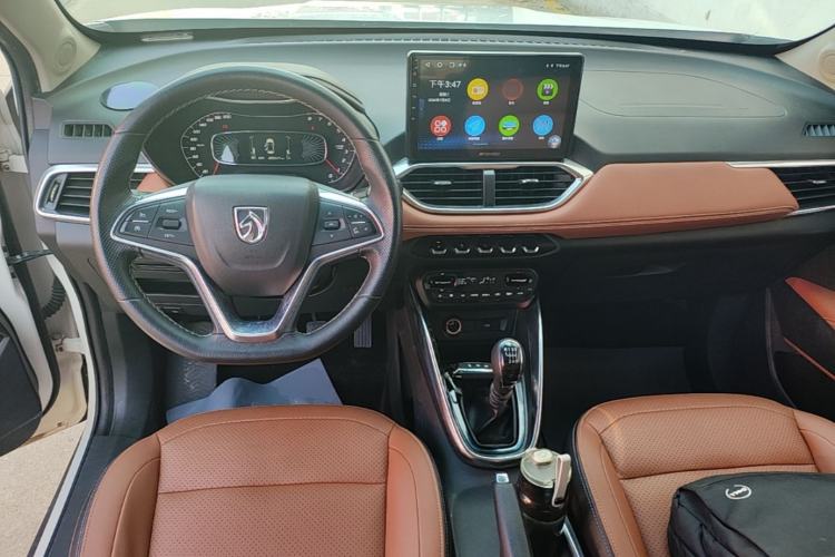 Used Baojun 510 2017 1.5L Manual Luxury Model Center Console