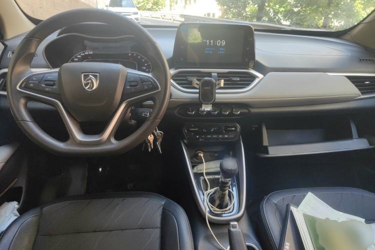 Used Baojun 510 2017 1.5L manual Comfort trim Center Console