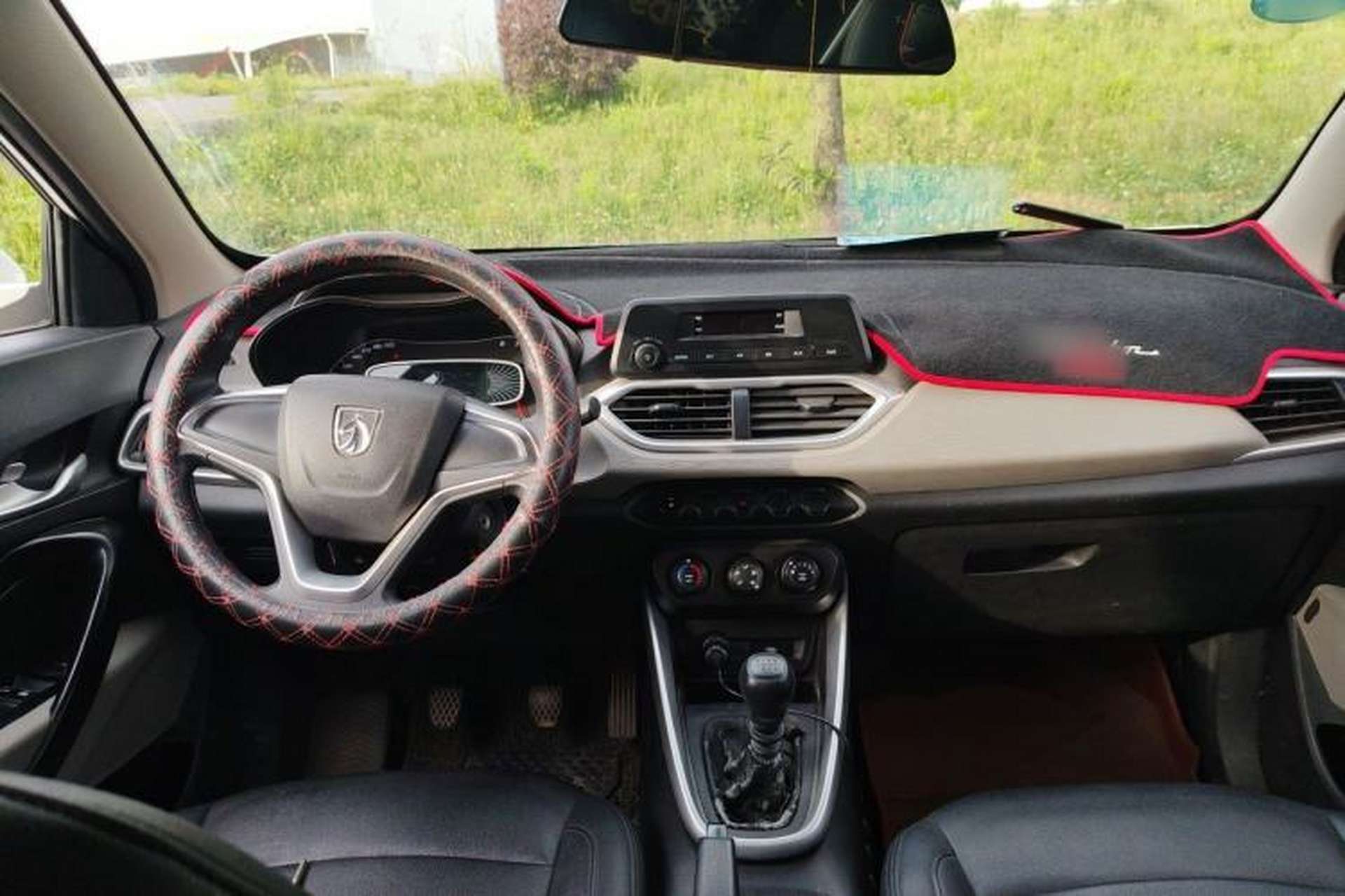 Used Baojun 510 2017 1.5L manual Comfort trim Center Console