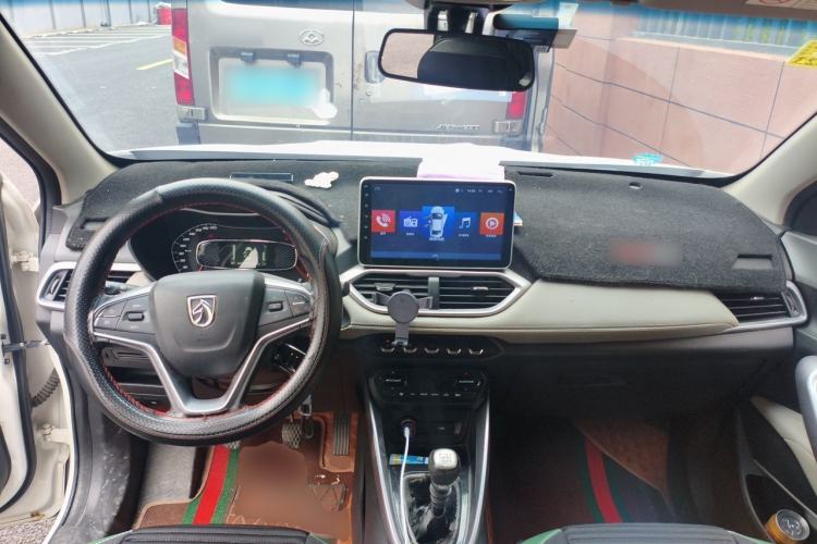 Used Baojun 510 2017 1.5L Manual Fashion Model Center Console