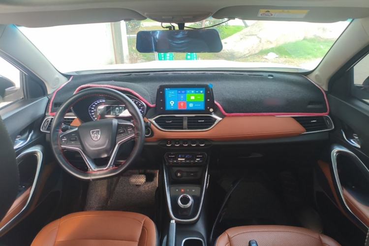 Used Baojun 510 2017 1.5L Automatic Luxury Model Center Console