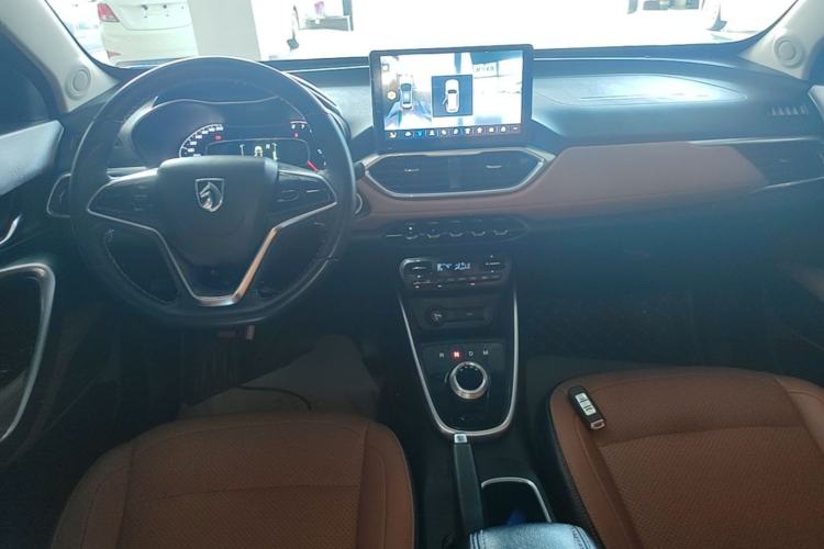 Used Baojun 510 2017 1.5L Automatic Luxury Model Center Console