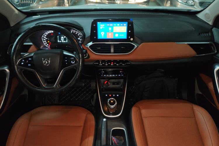 Used Baojun 510 2017 1.5L Automatic Luxury Model Center Console