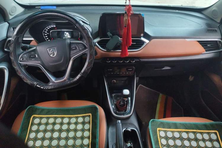 Used Baojun 510 2017 1.5L Manual Luxury Model Center Console