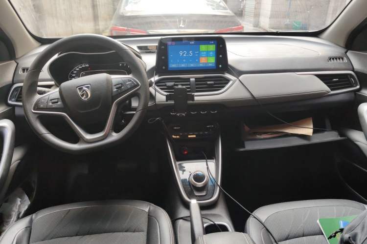 Used Baojun 510 2017 1.5L Automatic Fashion Model Center Console