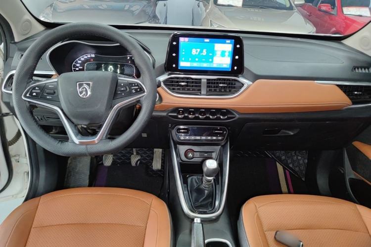 Used Baojun 510 2017 1.5L Manual Luxury Model Center Console