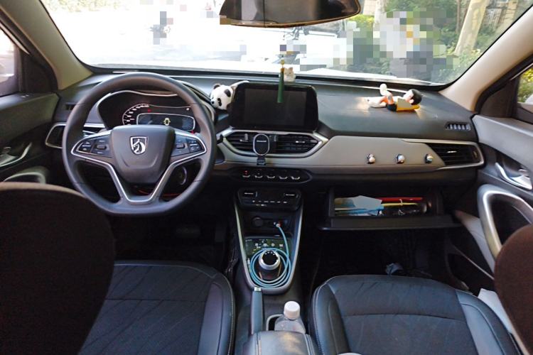 Used Baojun 510 2017 1.5L Automatic Fashion Model Center Console