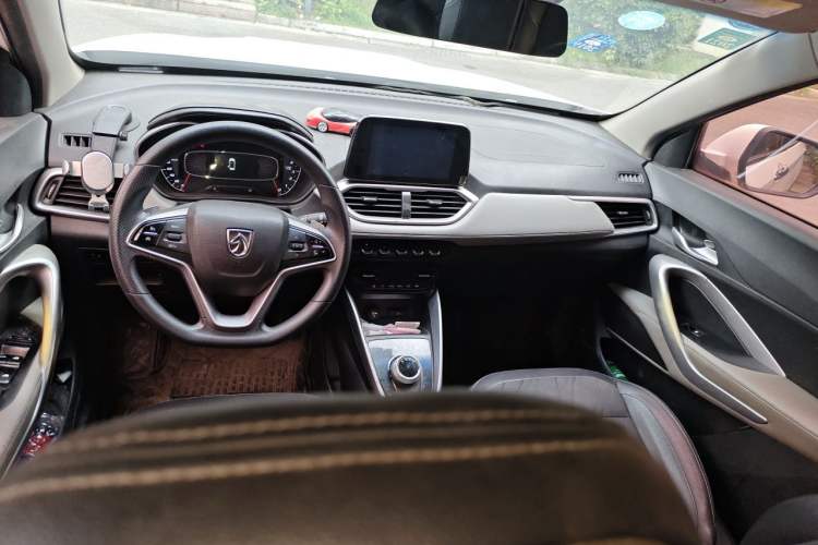 Used Baojun 510 2017 1.5L Automatic Fashion Model Center Console
