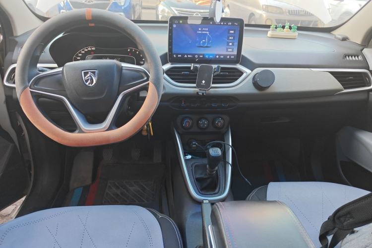 Used Baojun 510 2017 1.5L manual Comfort trim Center Console