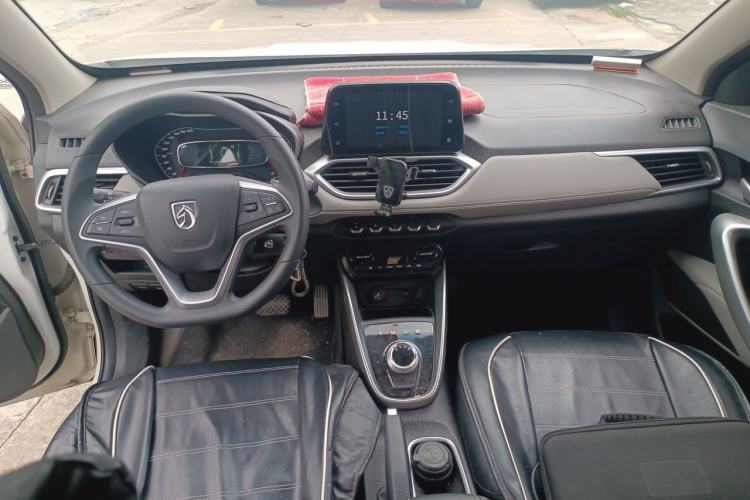 Used Baojun 510 2017 1.5L Automatic Fashion Model Center Console