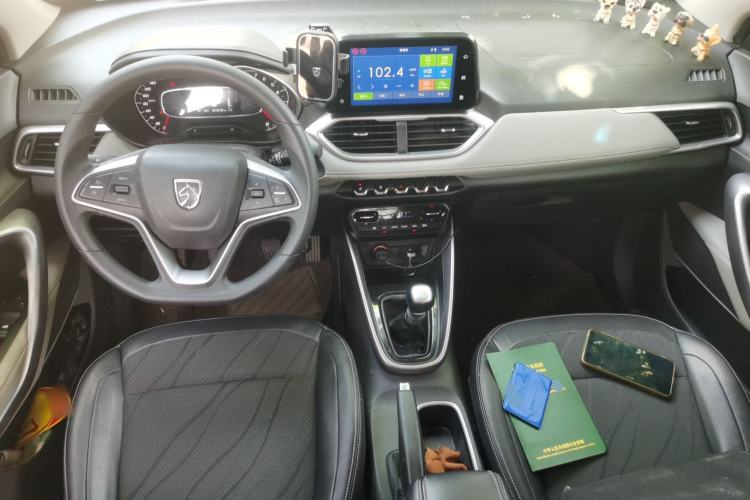 Used Baojun 510 2017 1.5L Manual Fashion Model Center Console