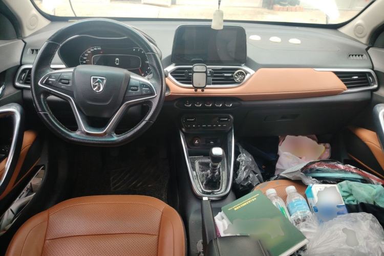 Used Baojun 510 2017 1.5L Manual Luxury Model Center Console