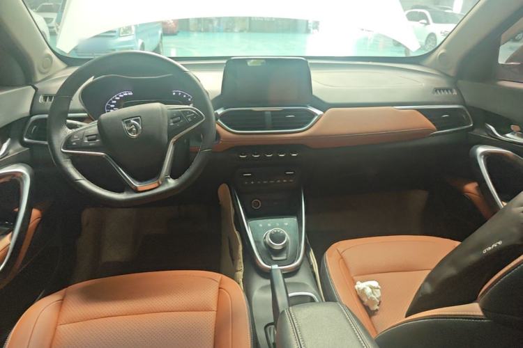 Used Baojun 510 2017 1.5L Automatic Luxury Model Center Console