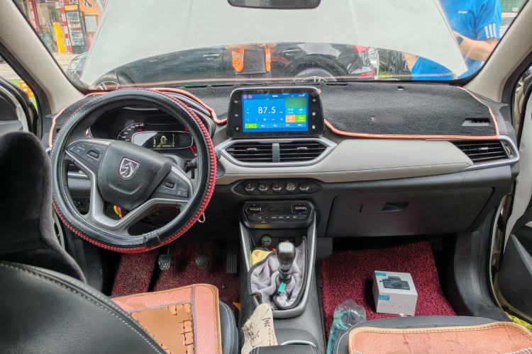 Used Baojun 510 2017 1.5L Manual Fashion Model Center Console