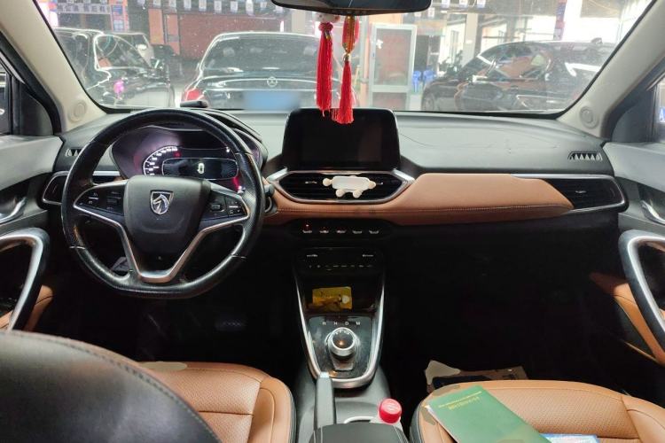 Used Baojun 510 2017 1.5L Automatic Luxury Model Center Console